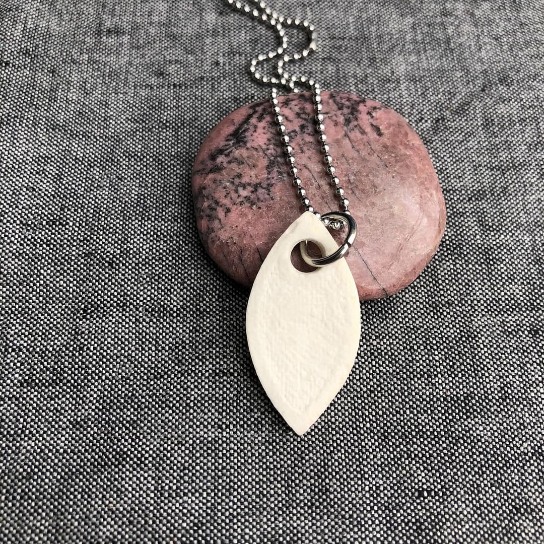 Pendentif Vulve Jaune Pétillant – Image 3